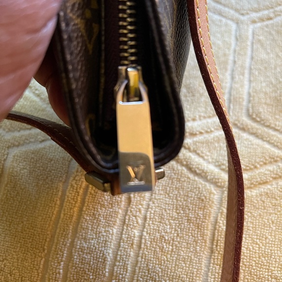 Authentic Vintage LV Trotter Crossbody - Picture 12 of 16